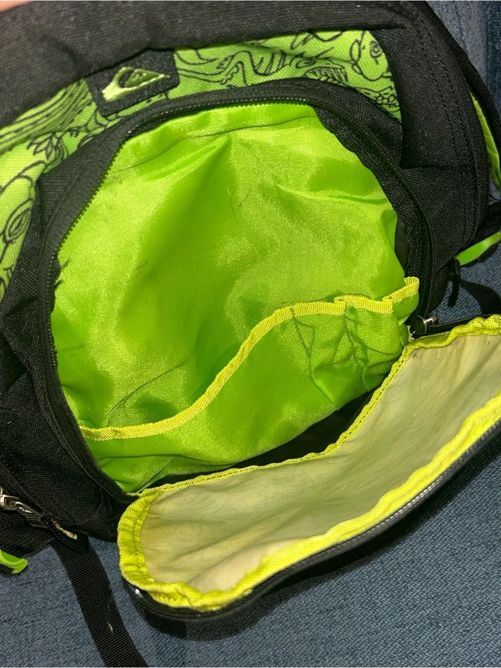 Quiksilver Chompine backpack neon green & black fish graphic 12L small size NICE